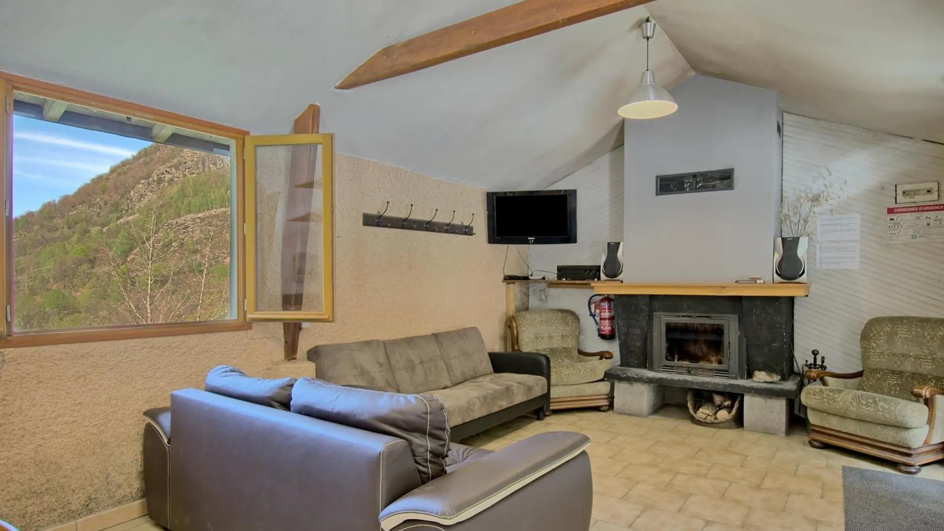 Tatil Evi Gite Skioura, Gite De Groupe Bagnères-de-Luchon