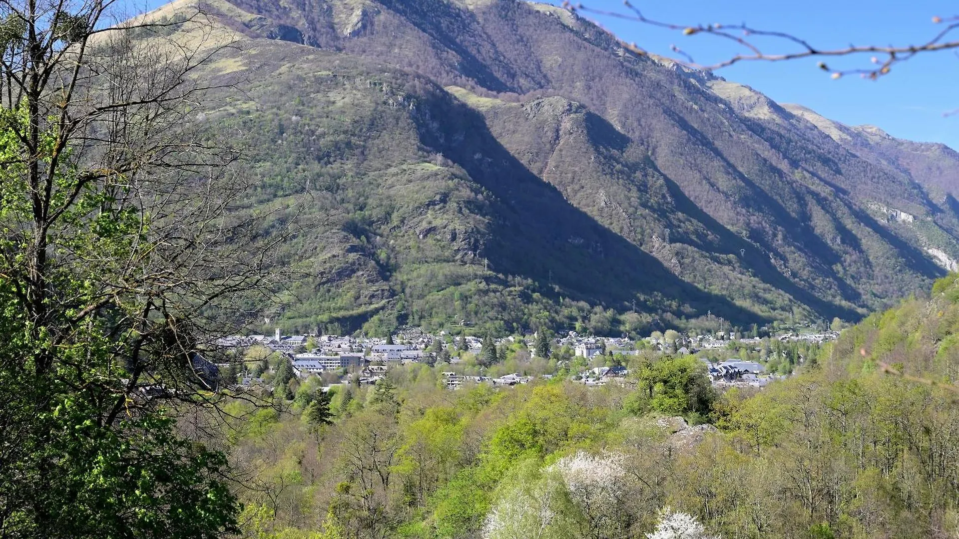 Tatil Evi Gite Skioura, Gite De Groupe Bagnères-de-Luchon